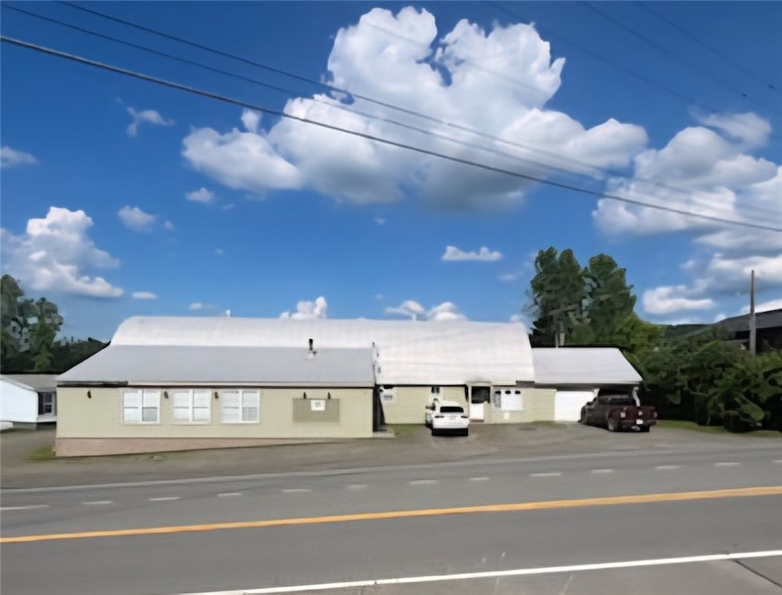 Front View of Commercial space, apartment 1, 2 car