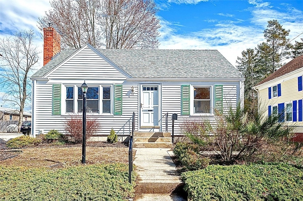 26 Hemlock Ave, Cranston, RI 02910 - photo 1