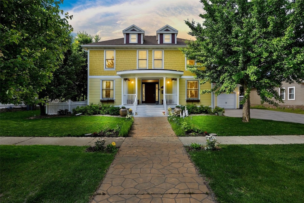 508 W 5th St, Vinton, IA 52349 - photo 1