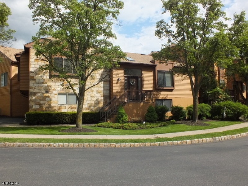 35 Hickory Hill Ct, Rockaway, NJ 07866 - photo 1