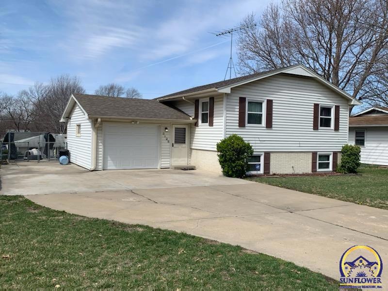 3125 SW Crest Dr, Topeka, KS 66614 - photo 1