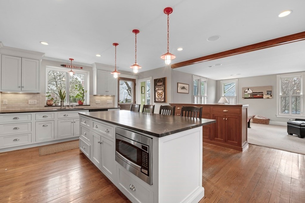 10 Waldron Ct, Marblehead, MA 01945 - photo 1