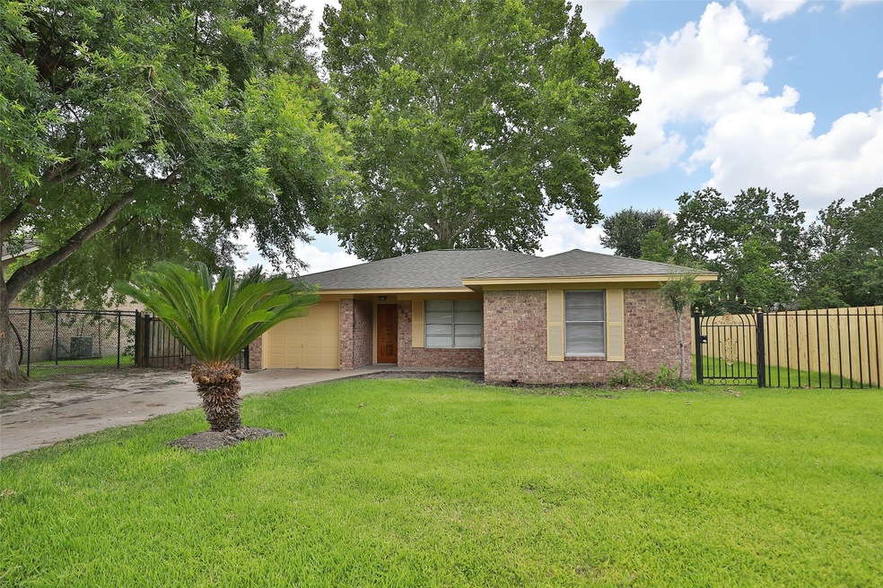 8615 Easter St, Houston, TX 77088 - photo 1
