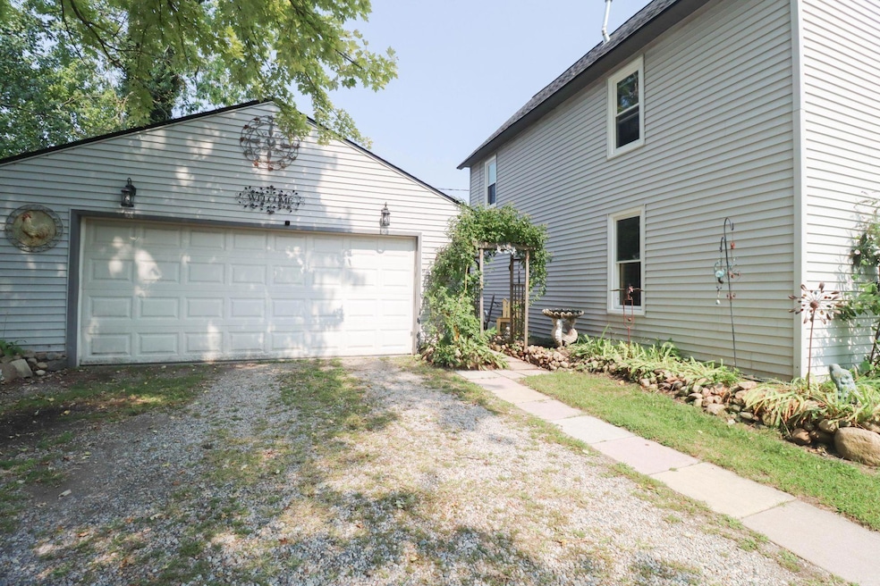 212 W 2nd St, Auburn, IN 46706 - photo 1