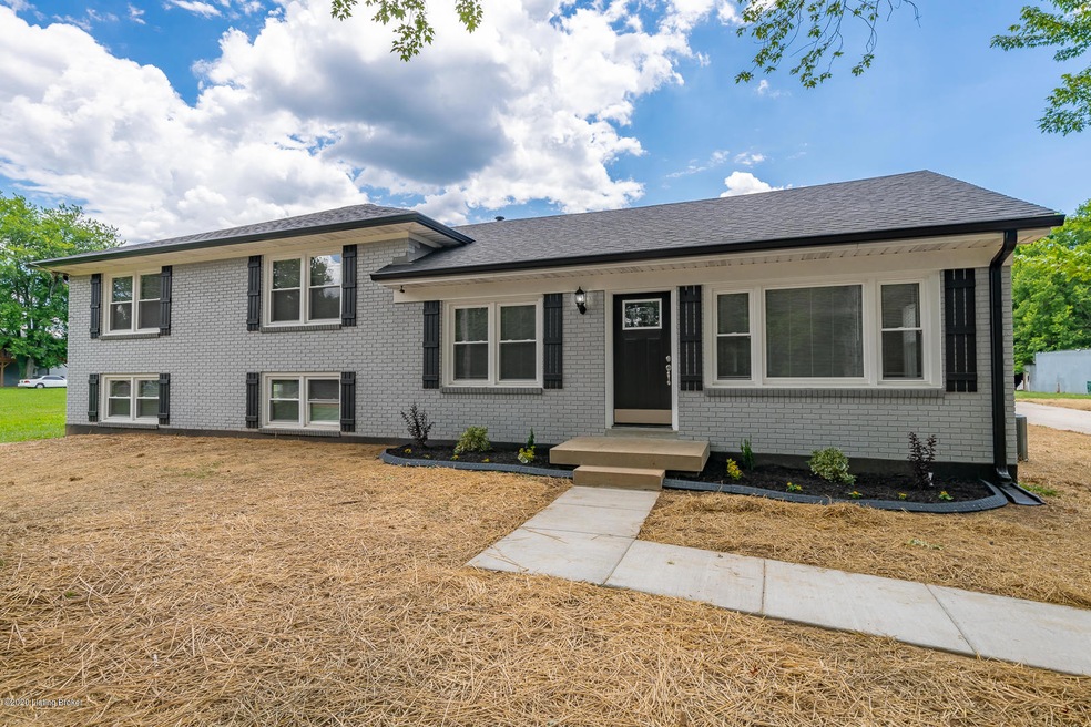 5700 E Manslick Rd, Louisville, KY 40219 - photo 1