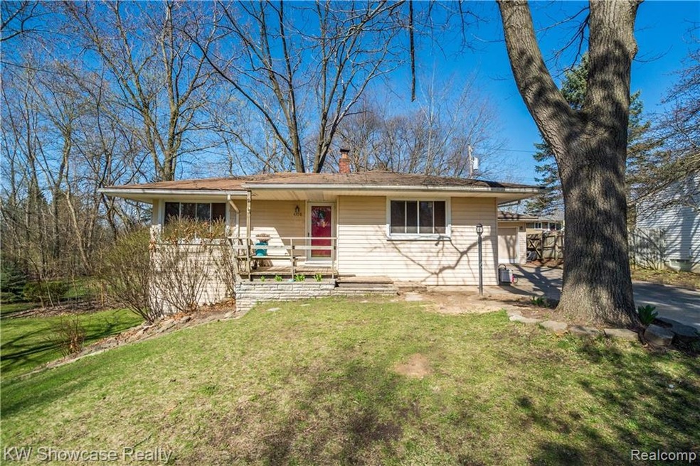 Welcome home to 4390 Crestdale Ave in West Bloomfi