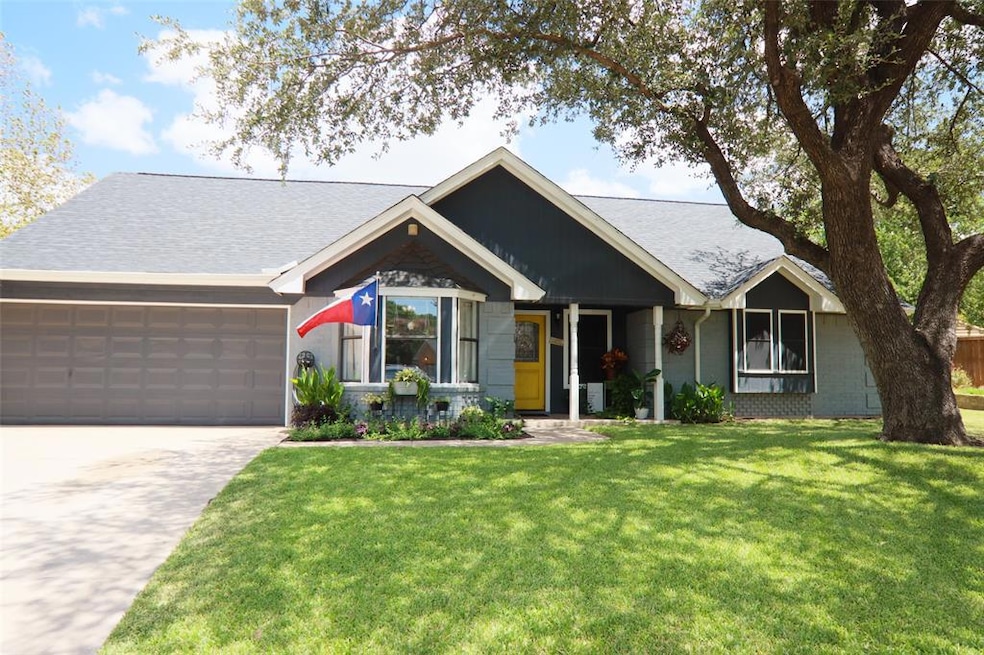 108 Camelot Ct, Weatherford, TX 76086 - photo 1