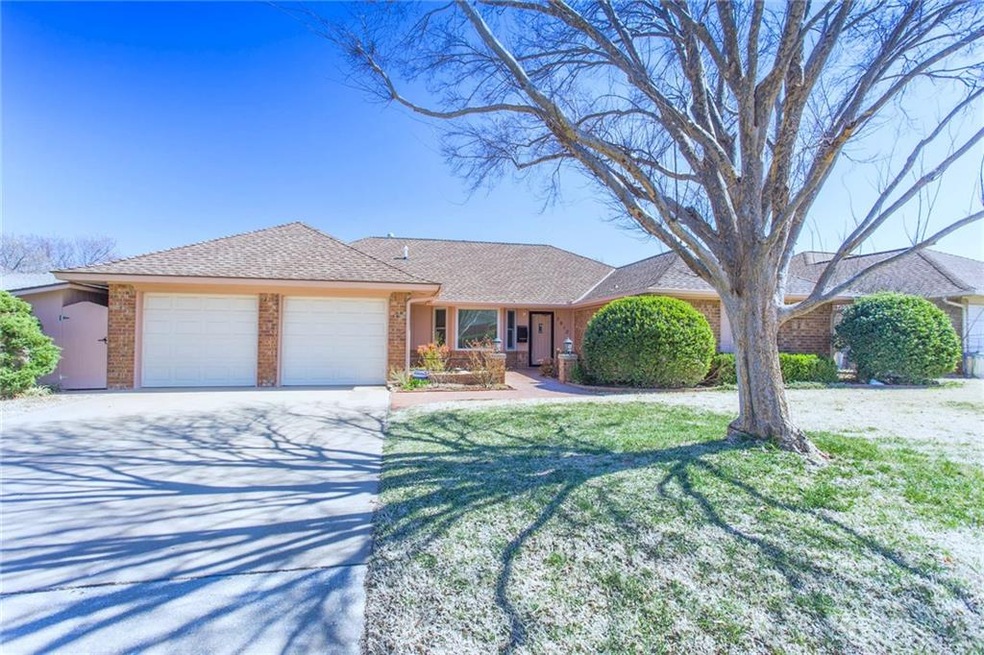 7012 N Comanche Ave, Warr Acres, OK 73132 - photo 1