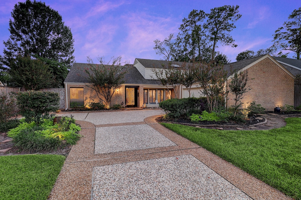 10211 Sugar Hill Dr, Houston, TX 77042 - photo 1