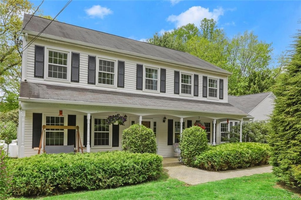 10 Leonard Dr, New Fairfield, CT 06812 - photo 1