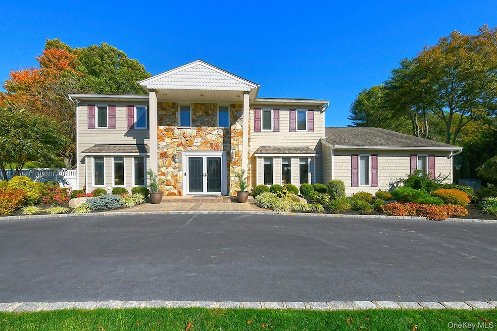 10 Burnham Ln, Dix Hills, NY 11746 - photo 1