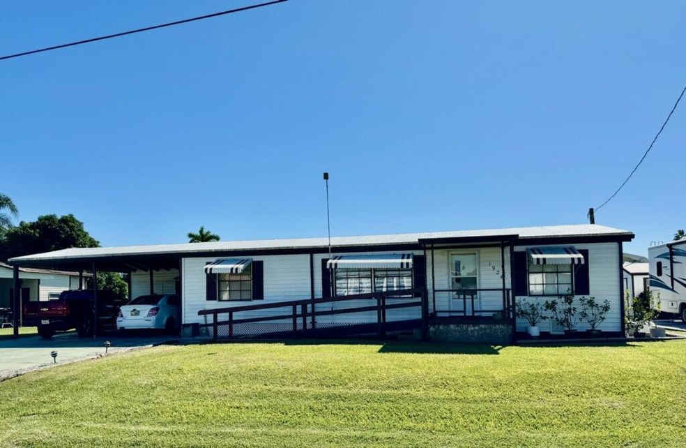 1924 SE 30th St, Okeechobee, FL 34974 - photo 1