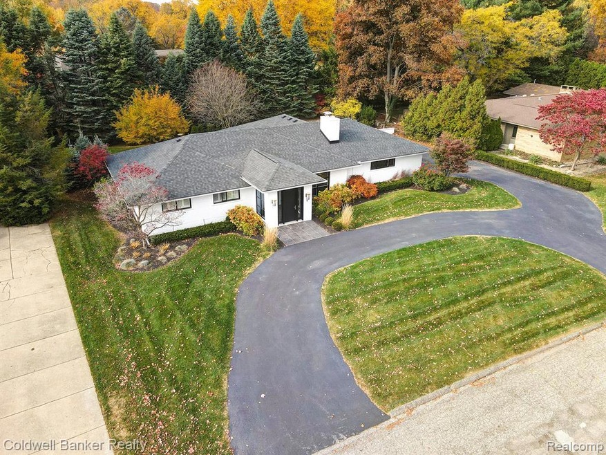 3455 W Breckenridge Ln, Bloomfield Hills, MI 48301 - photo 1