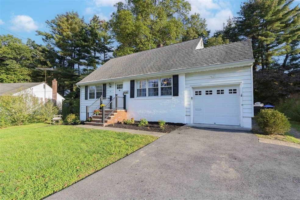 27 Wantaugh Ave, Poughkeepsie, NY 12603 - photo 1