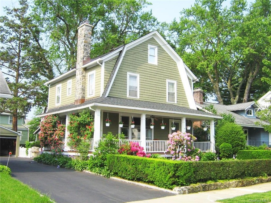 Summer view of 14 Adelaide Street
