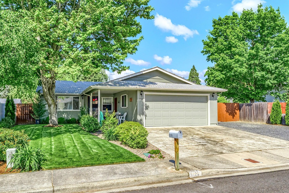 1124 SW Ballinger Dr, Grants Pass, OR 97526 - photo 1