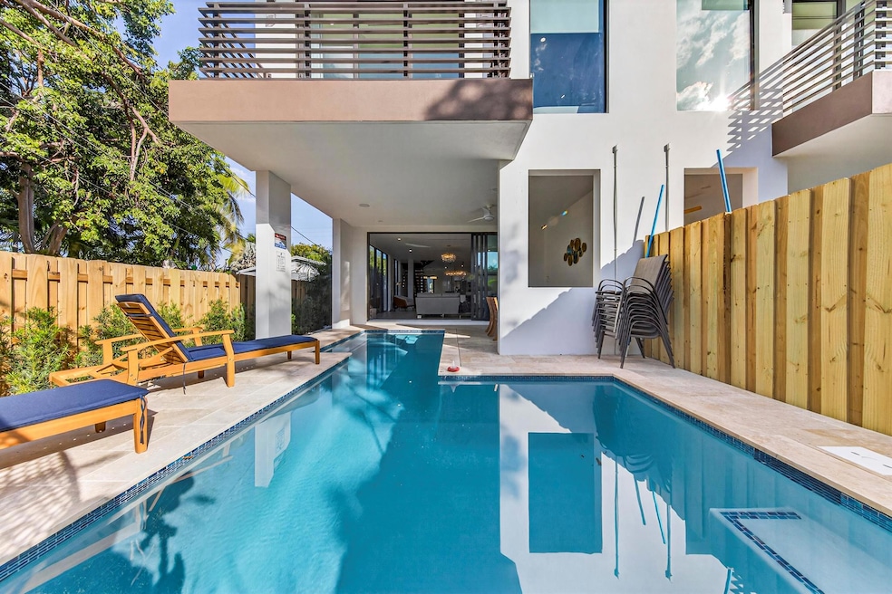 1121 NE 17th Ave, Fort Lauderdale, FL 33304 - photo 1