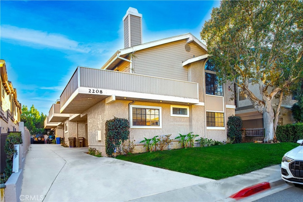 2208 Carnegie Ln unit C, Redondo Beach, CA 90278 - photo 1