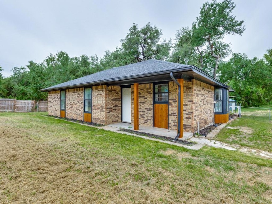 900 Fawn Dr, Granbury, TX 76049 - photo 1