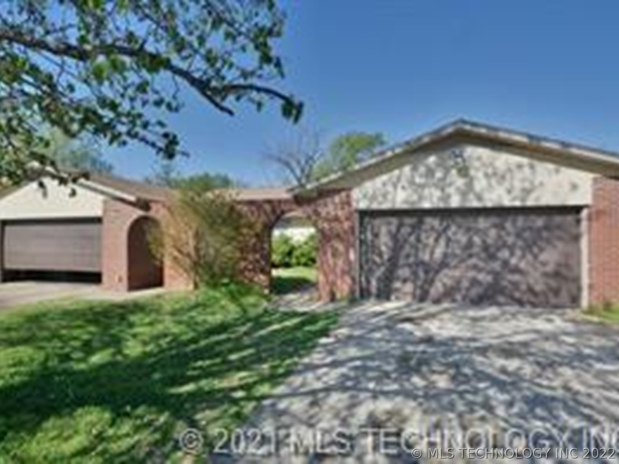 6004 S Madison Place, Tulsa, OK 74105 - photo 1