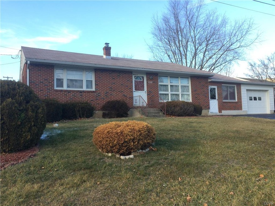 5379 Ridgeway Dr, Zionsville, PA 18092 - photo 1