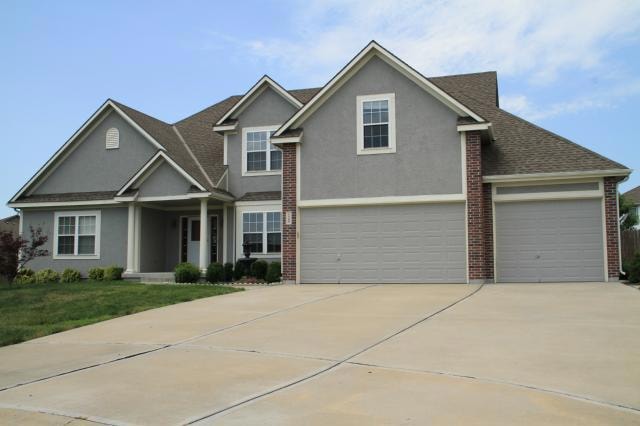 1505 Verona Cir, Raymore, MO 64083 - photo 1