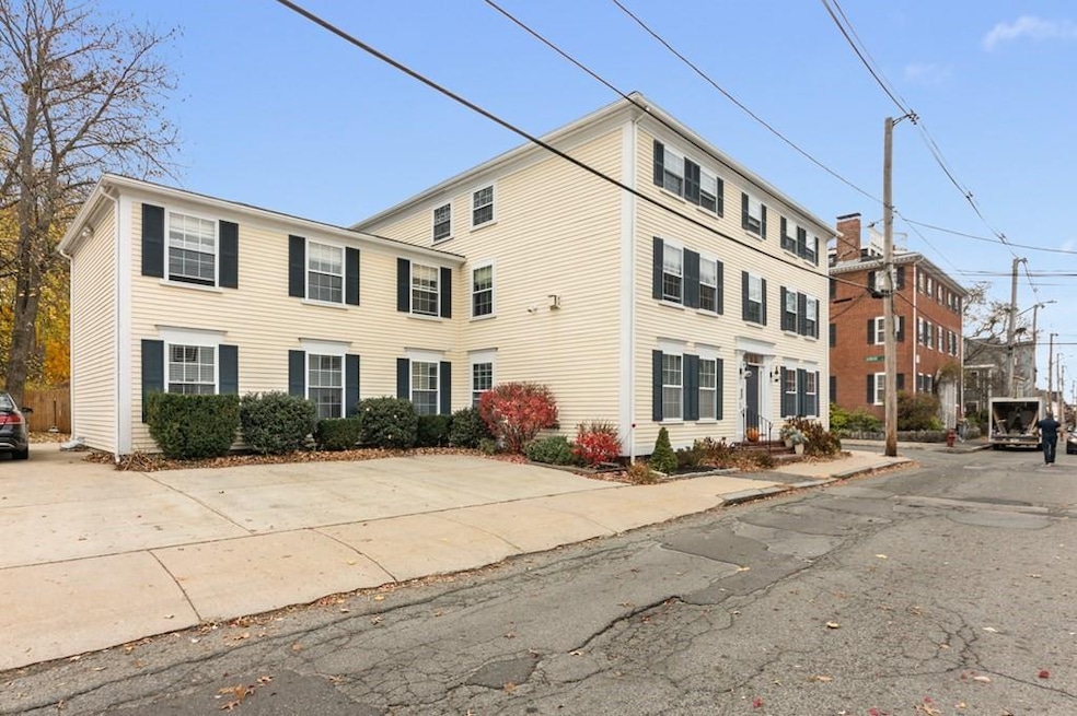 58 Lime St unit 1, Newburyport, MA 01950 - photo 1