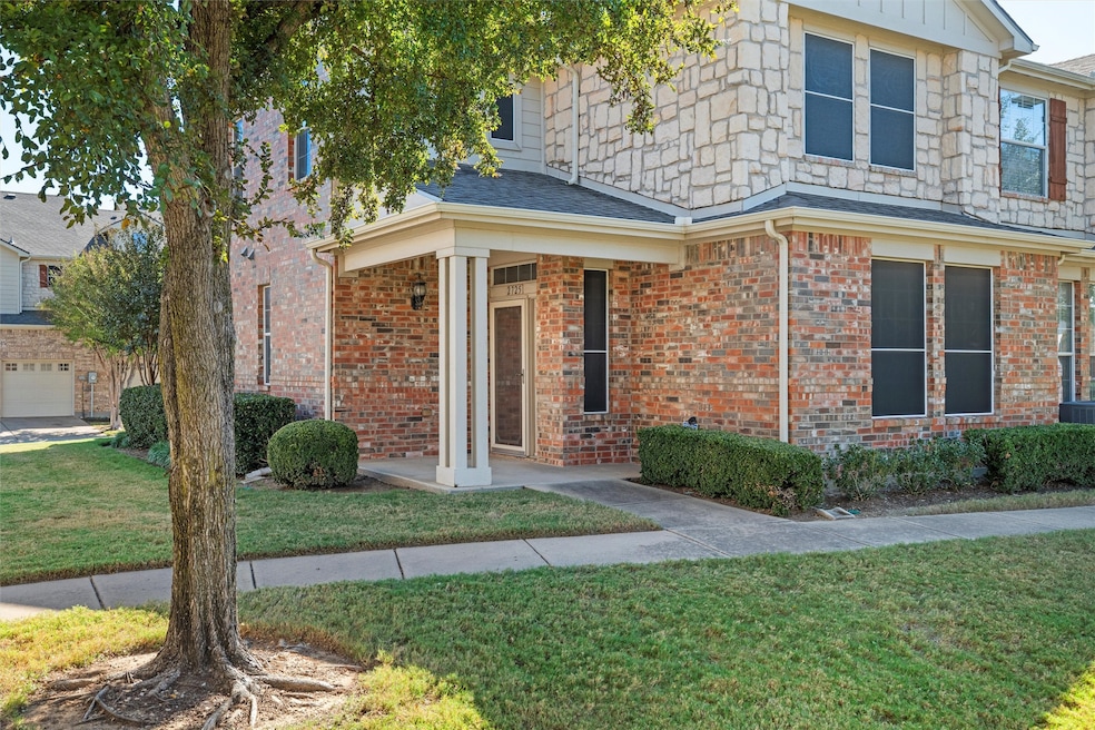 2725 Hyde Park Dr, Grand Prairie, TX 75050 - photo 1