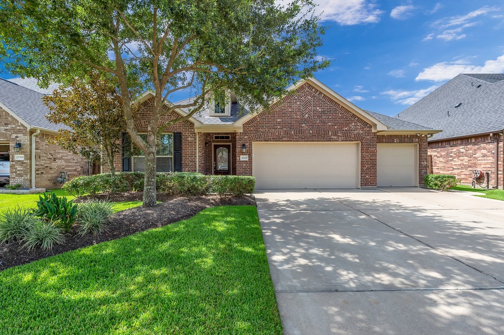 27523 Fleming Bluff Ct, Fulshear, TX 77441 - photo 1