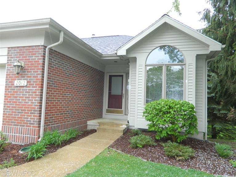 2012 S Terrace Ln NE, Grand Rapids, MI 49505 - photo 1