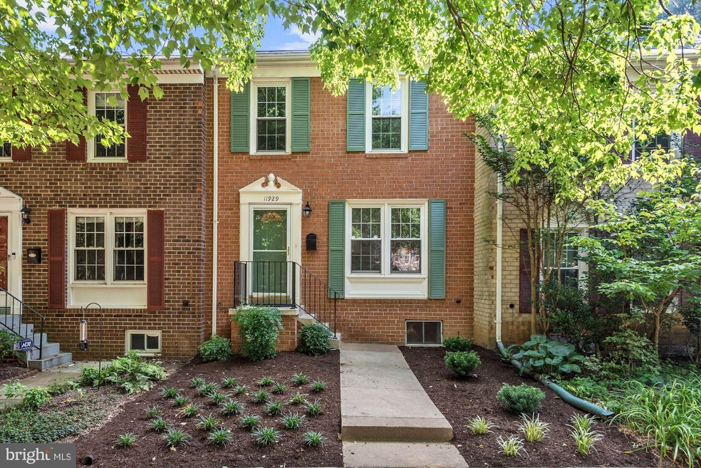 11929 Travistock Ct, Reston, VA 20191 - photo 1