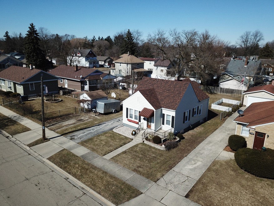 1724 Lloyd Ave, Waukegan, IL 60085 - photo 1