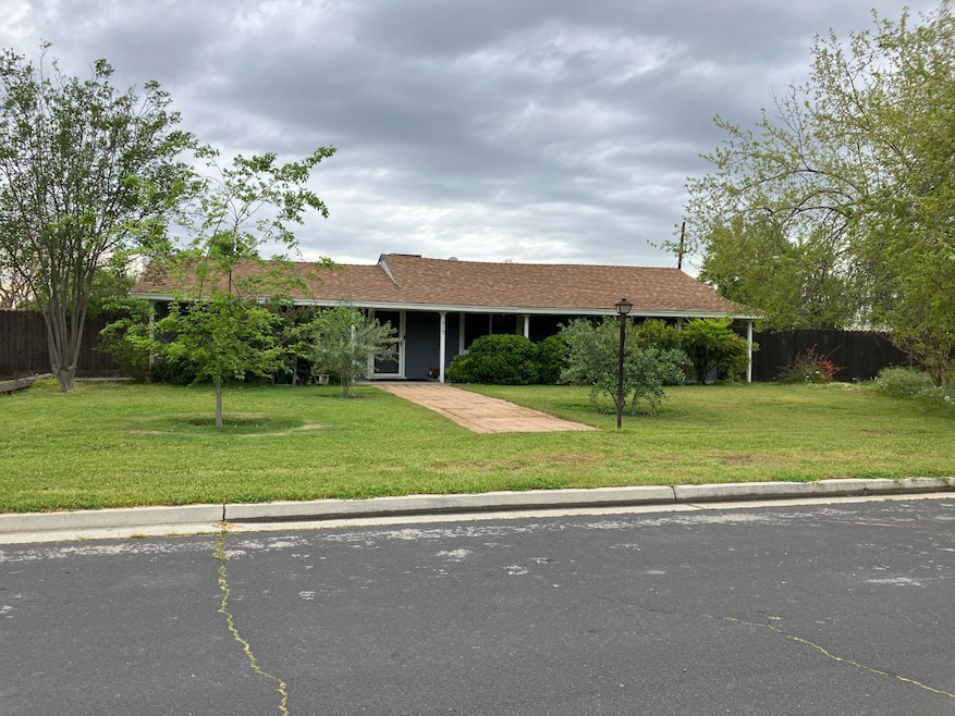312 N Phillip Ave, Clovis, CA 93612 - photo 1