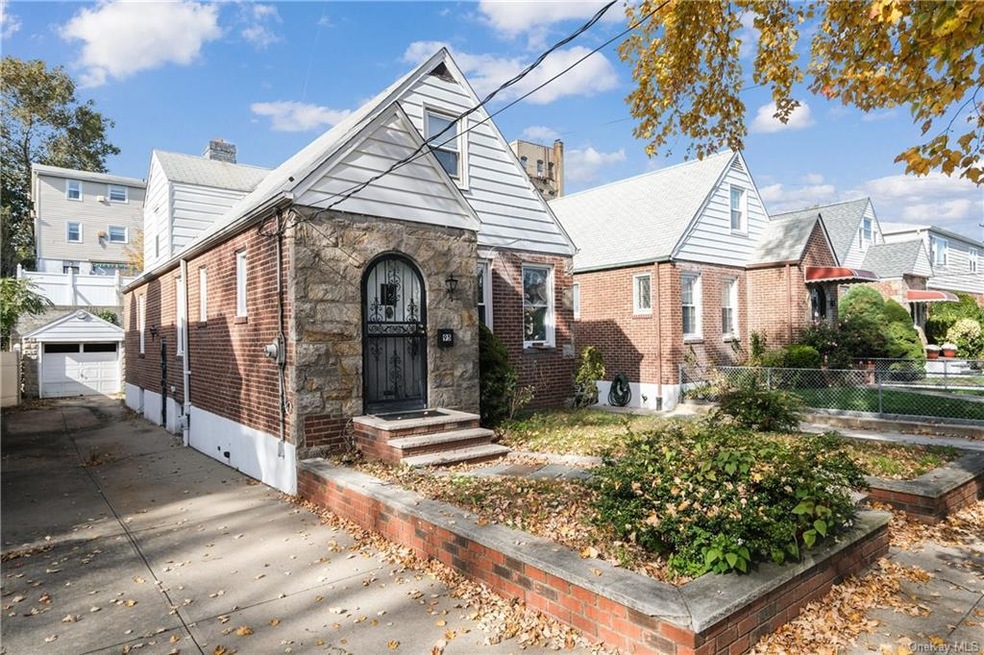 95 Woodlawn Ave, Yonkers, NY 10704 - photo 1