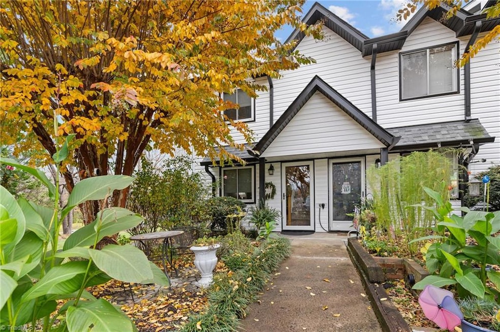 402 S Renfro St unit 4, Mount Airy, NC 27030 - photo 1