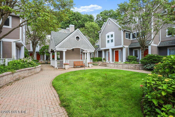 453 E Putnam Ave unit 3C, Cos Cob, CT 06807 - photo 1