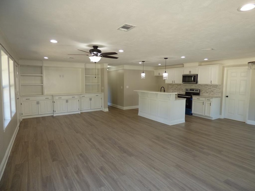 811 Howe St, McComb, MS 39648 - photo 1