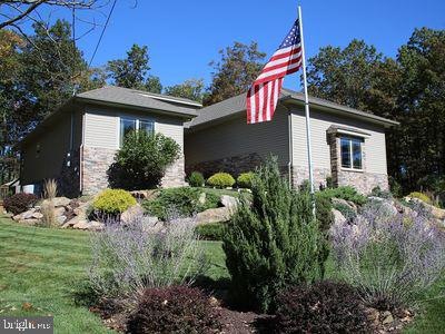 20 Point of Woods, Hazleton, PA 18202 - photo 1