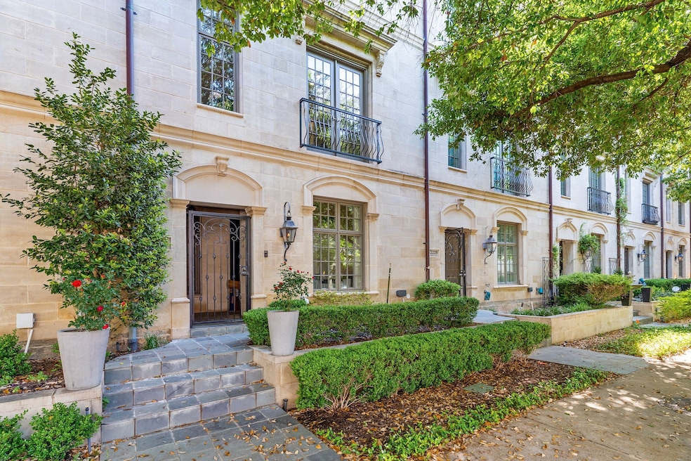 2222 Worthington St, Dallas, TX 75204 - photo 1