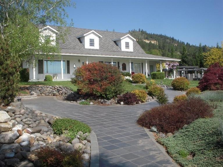 969 Old Stage Rd, Central Point, OR 97502 - photo 1