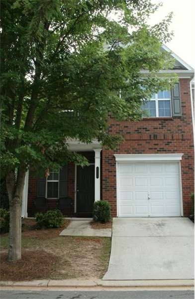 Brick 2 sides, Excellent End Unit!!