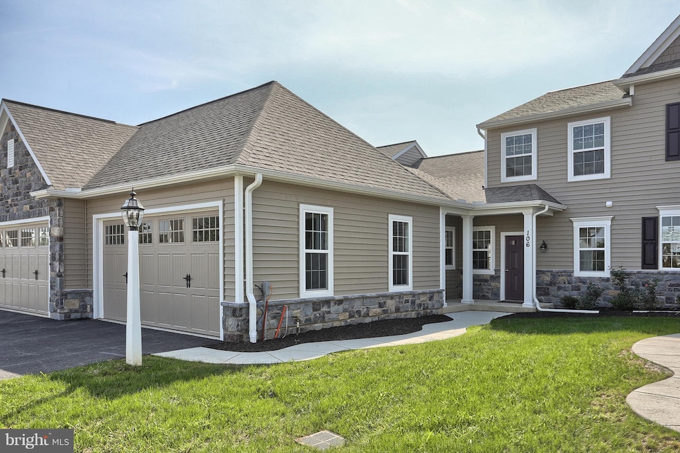 106 S Village Cir unit 211, Palmyra, PA 17078 - photo 1