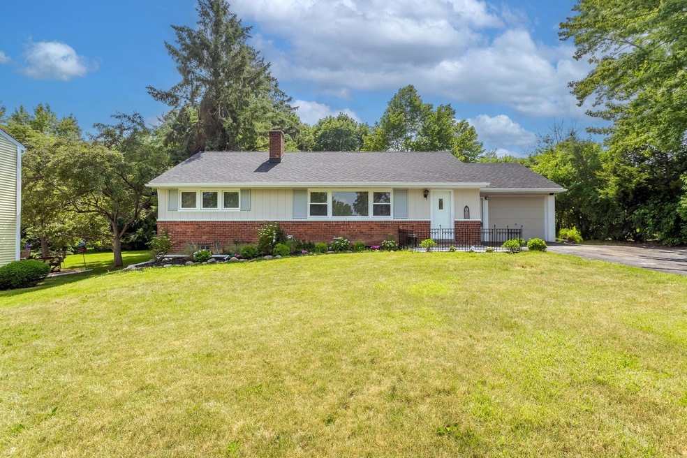 2300 Devonshire Rd, Bloomfield Hills, MI 48302 - photo 1