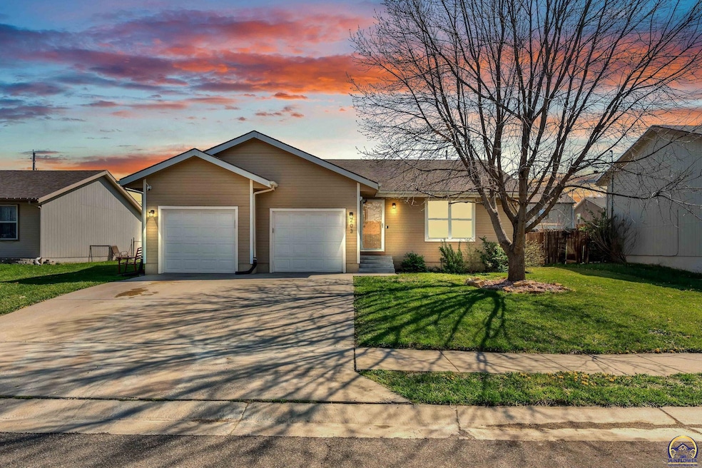 203 SE 44th Terrace, Topeka, KS 66609 - photo 1