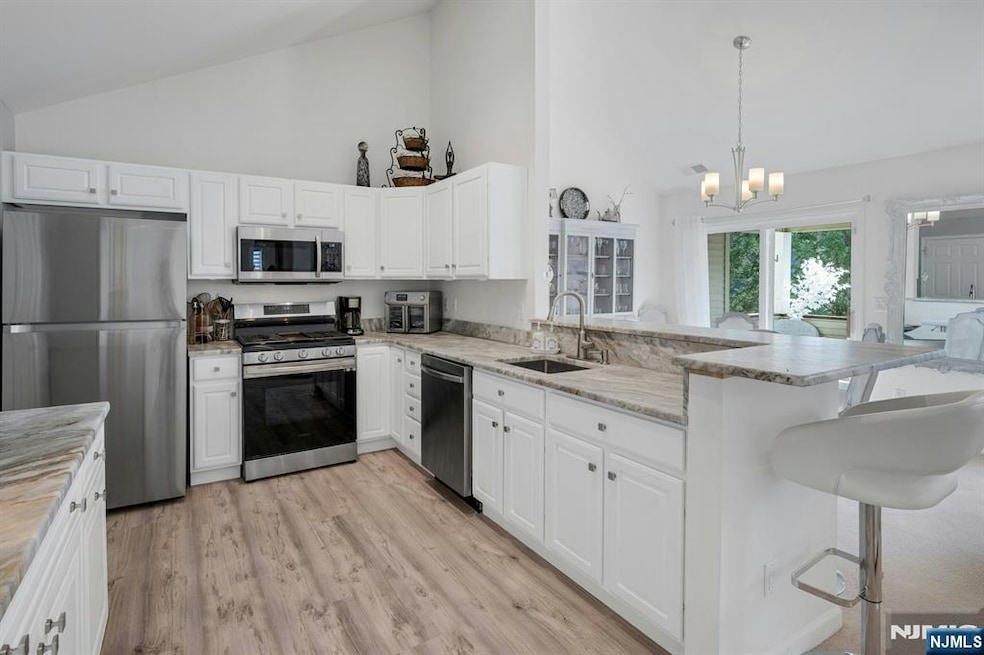 8 Caleb Ct unit 904, Hamburg, NJ 07419 - photo 1