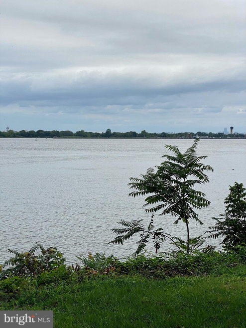 92 Riverview Ave, Paulsboro, NJ 08066 - photo 1