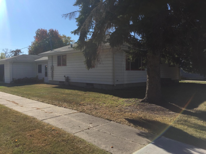 1103 Hammerling Ave, Grand Forks, ND 58201 - photo 1