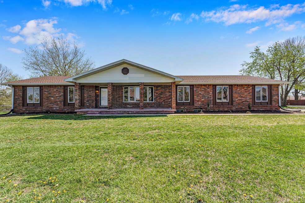 993 Bates Dr, Nixa, MO 65714 - photo 1