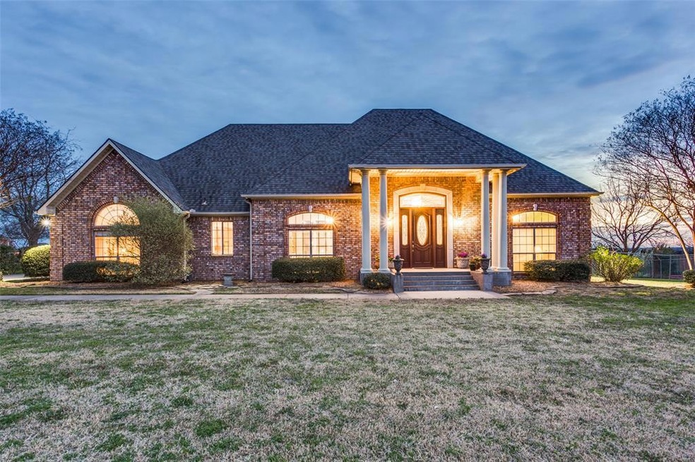 3108 Briarcliff Cir, Gainesville, TX 76240 - photo 1