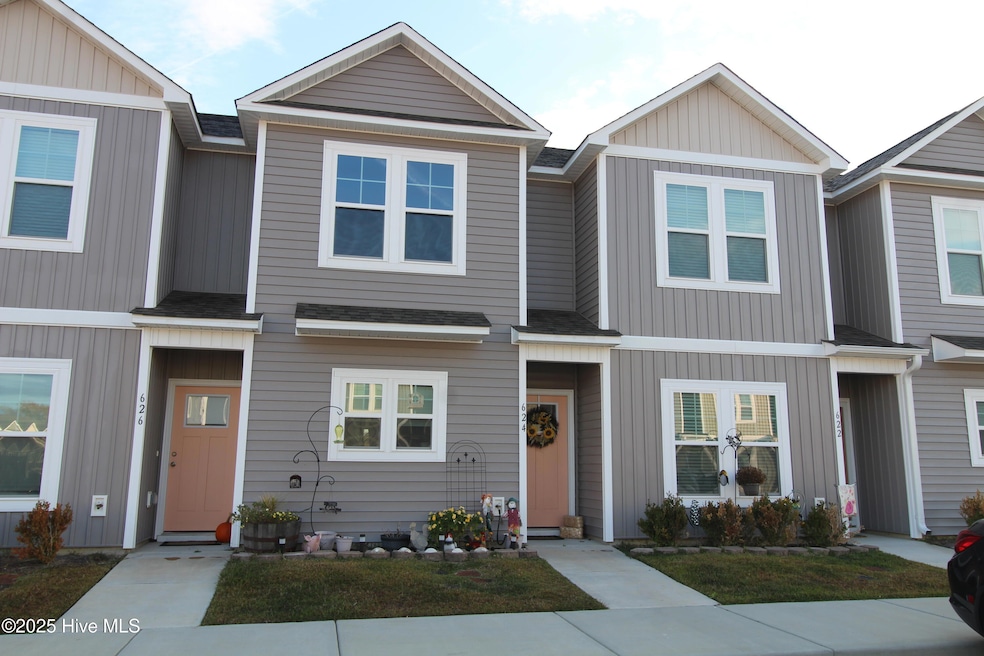 624 Jacks Crossing Dr, Hubert, NC 28539 - photo 1